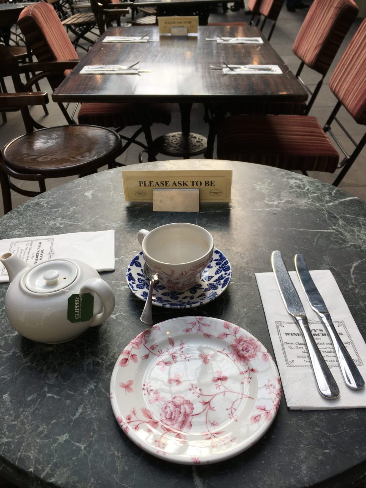 CrustingPipe_AfternoonTea_Table_London_TeaVoyages